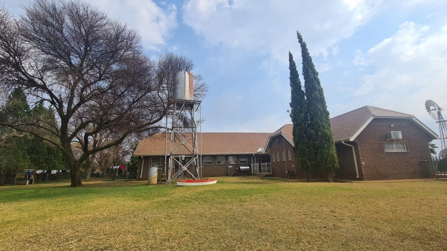 5 Bedroom Property for Sale in Wilgeboom A H North West